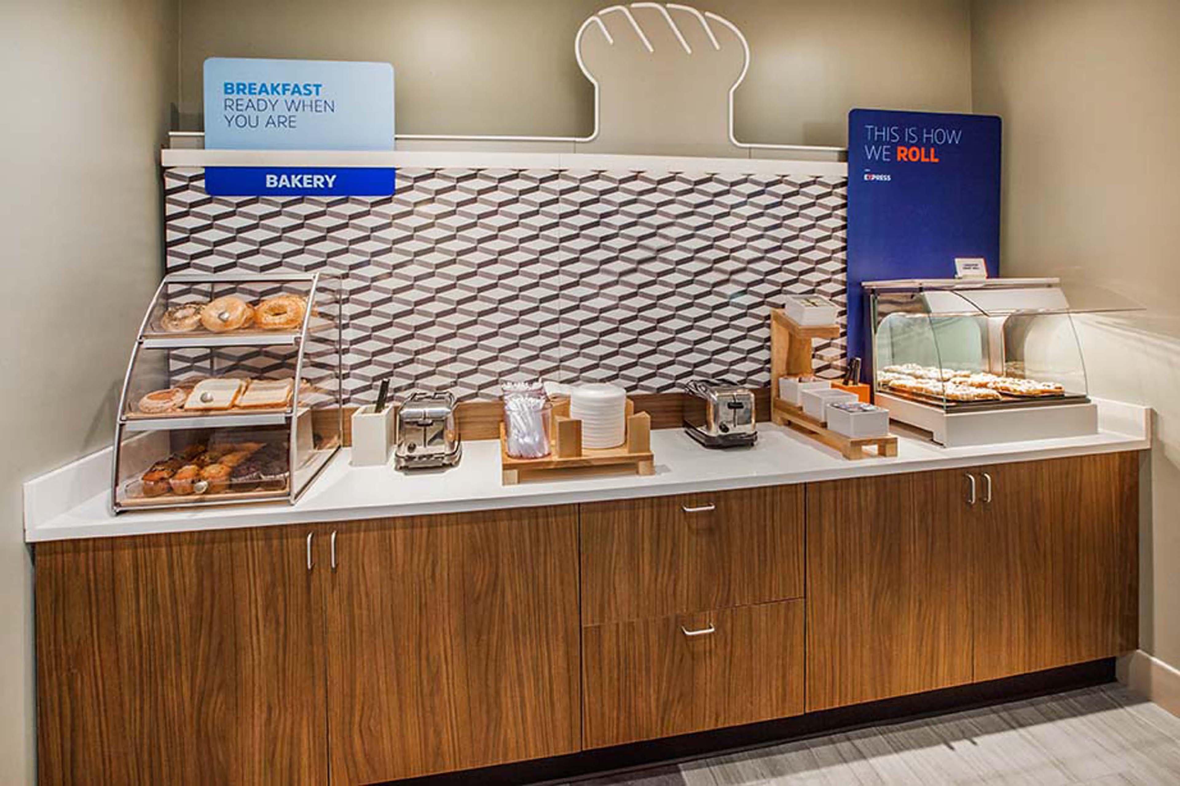 Holiday Inn Express Vancouver-Metrotown Burnaby Extérieur photo
