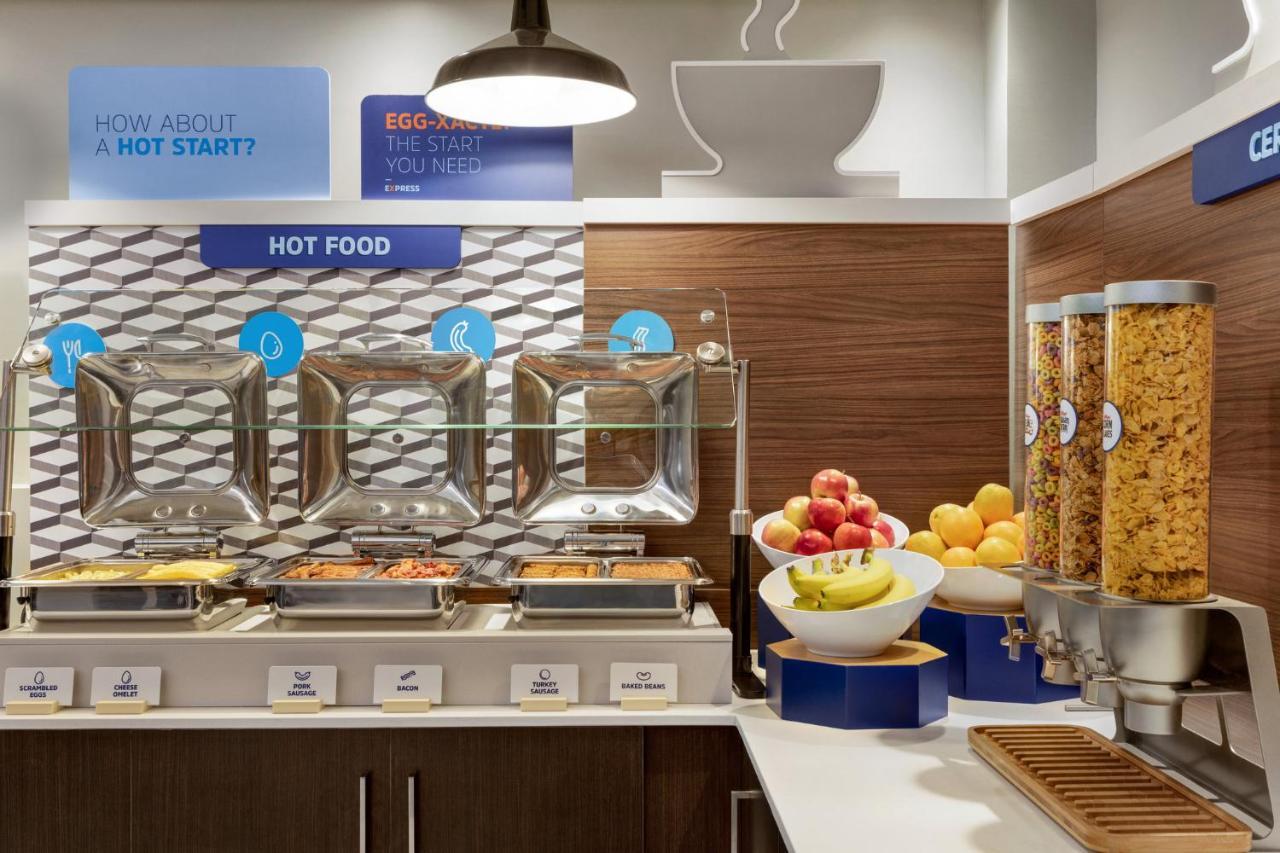 Holiday Inn Express Vancouver-Metrotown Burnaby Extérieur photo