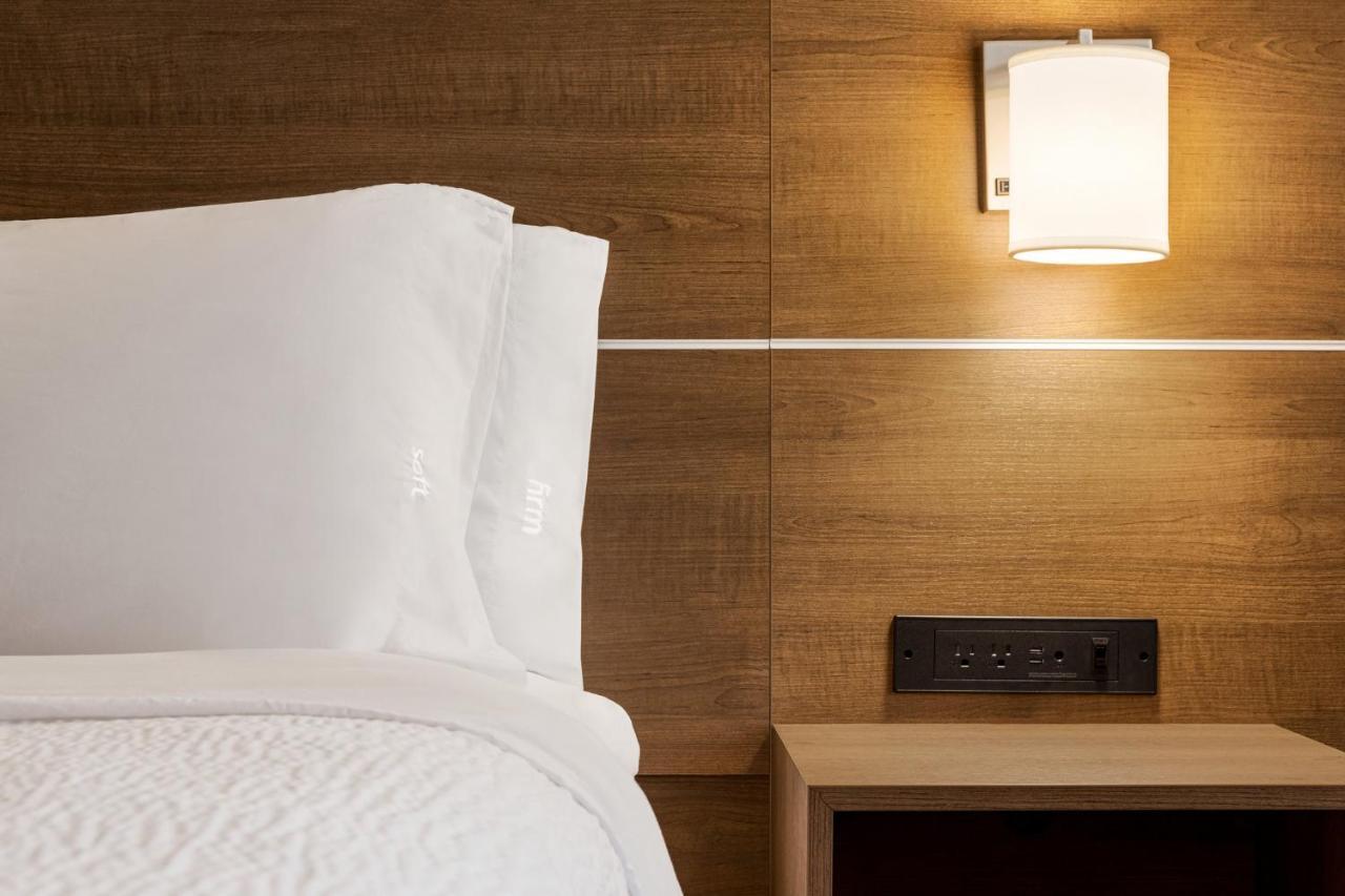 Holiday Inn Express Vancouver-Metrotown Burnaby Extérieur photo