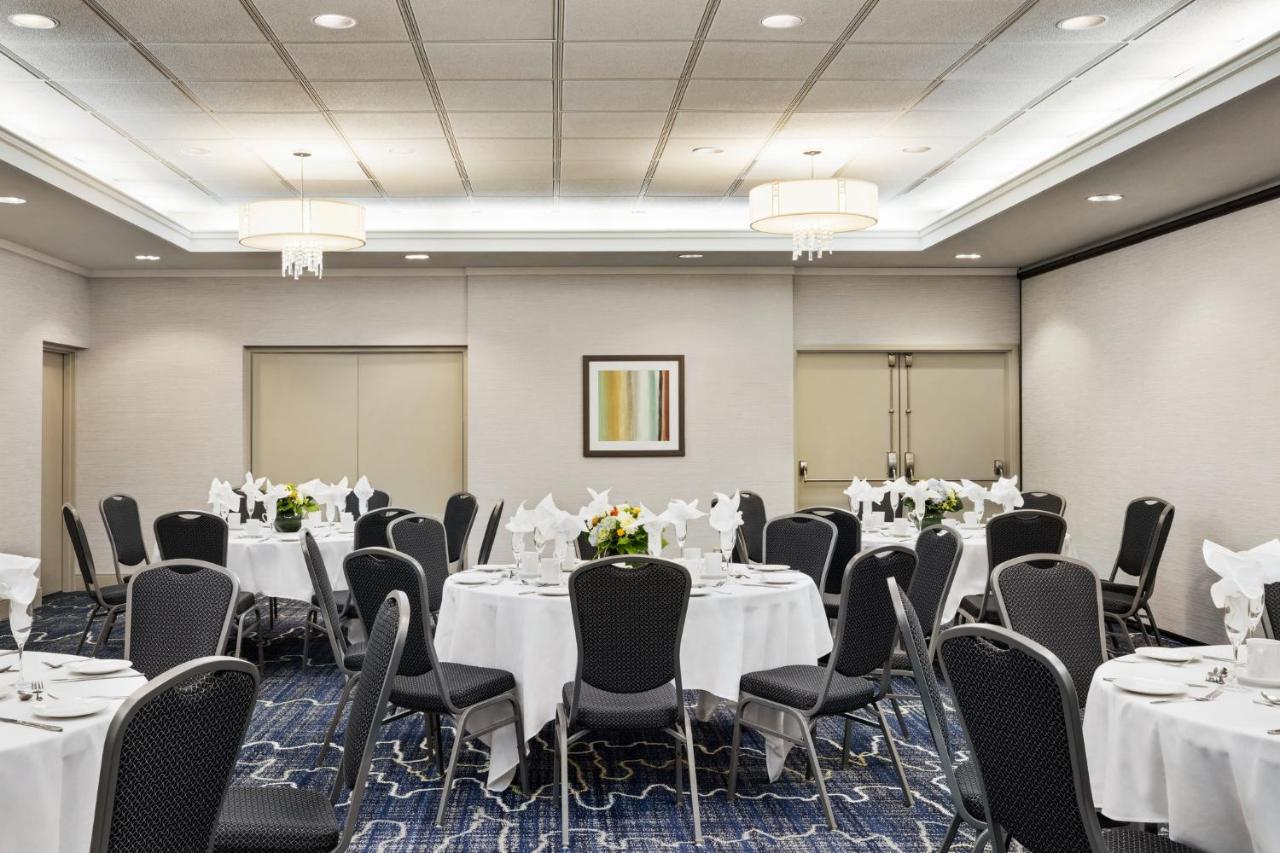 Holiday Inn Express Vancouver-Metrotown Burnaby Extérieur photo