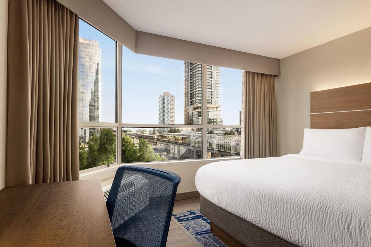 Holiday Inn Express Vancouver-Metrotown Burnaby Extérieur photo