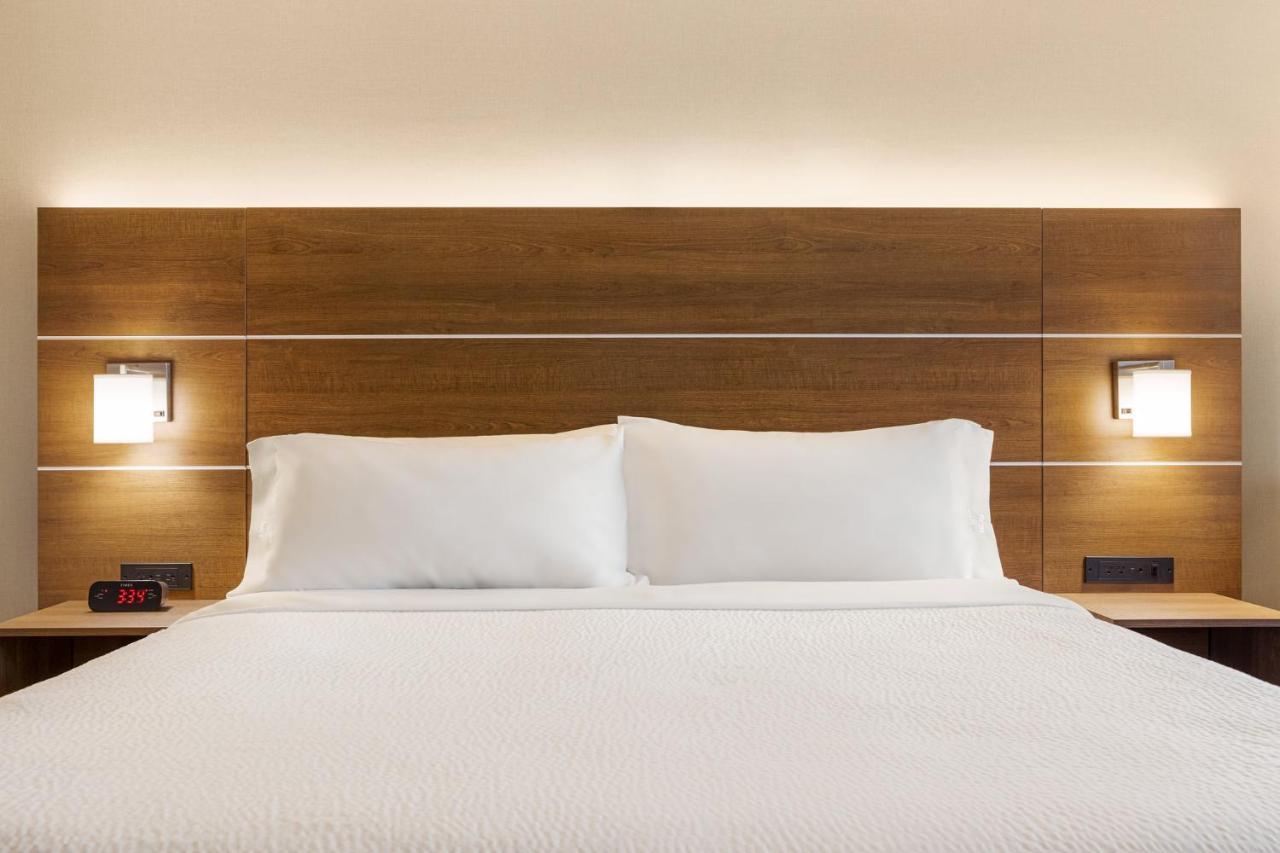 Holiday Inn Express Vancouver-Metrotown Burnaby Extérieur photo