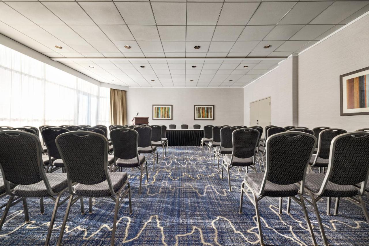 Holiday Inn Express Vancouver-Metrotown Burnaby Extérieur photo