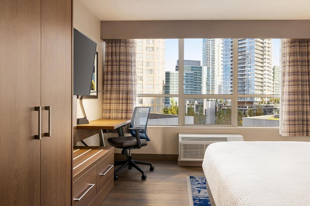 Holiday Inn Express Vancouver-Metrotown Burnaby Extérieur photo