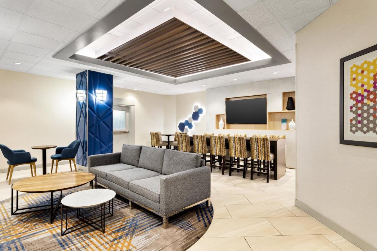 Holiday Inn Express Vancouver-Metrotown Burnaby Extérieur photo