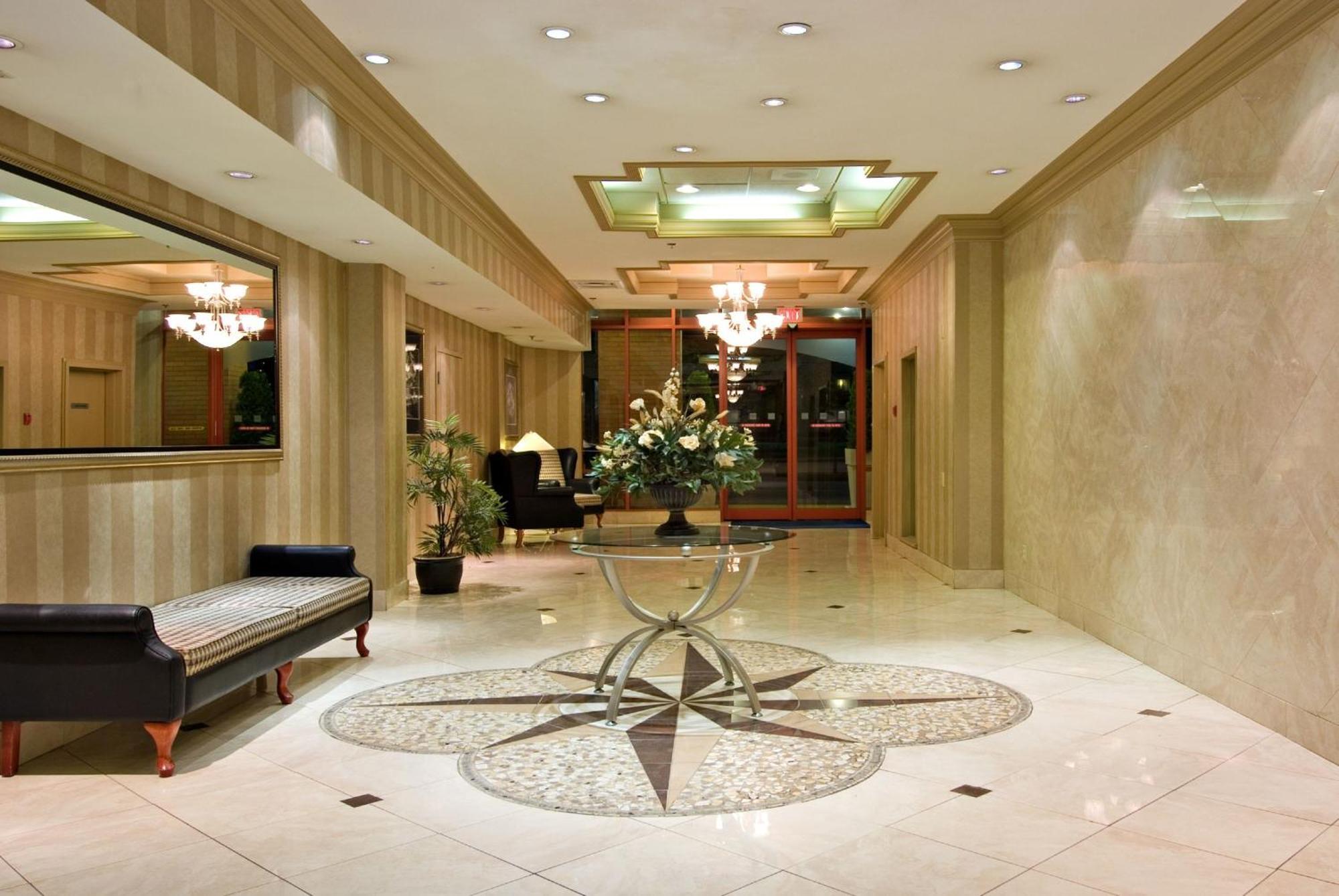 Holiday Inn Express Vancouver-Metrotown Burnaby Extérieur photo