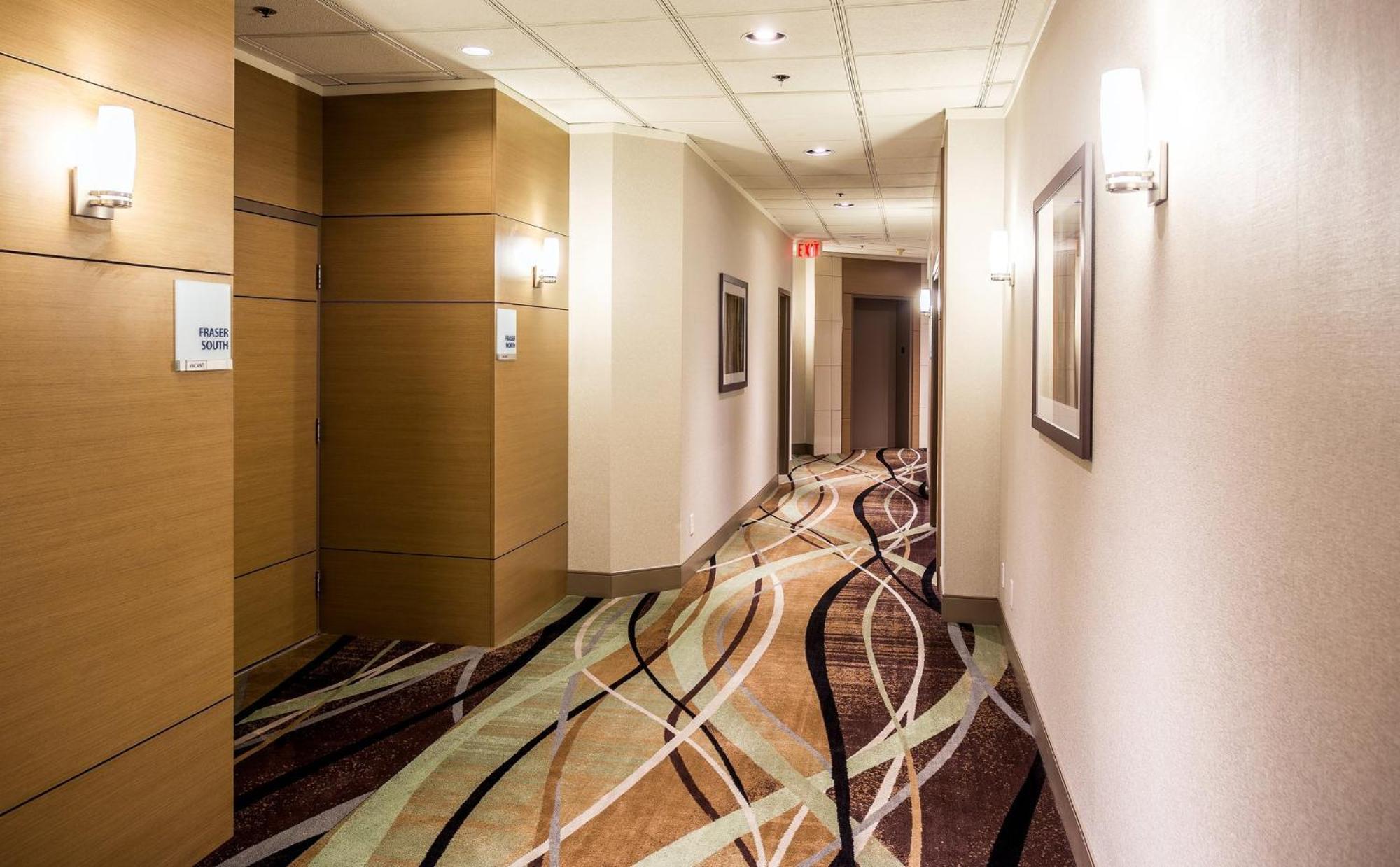 Holiday Inn Express Vancouver-Metrotown Burnaby Extérieur photo