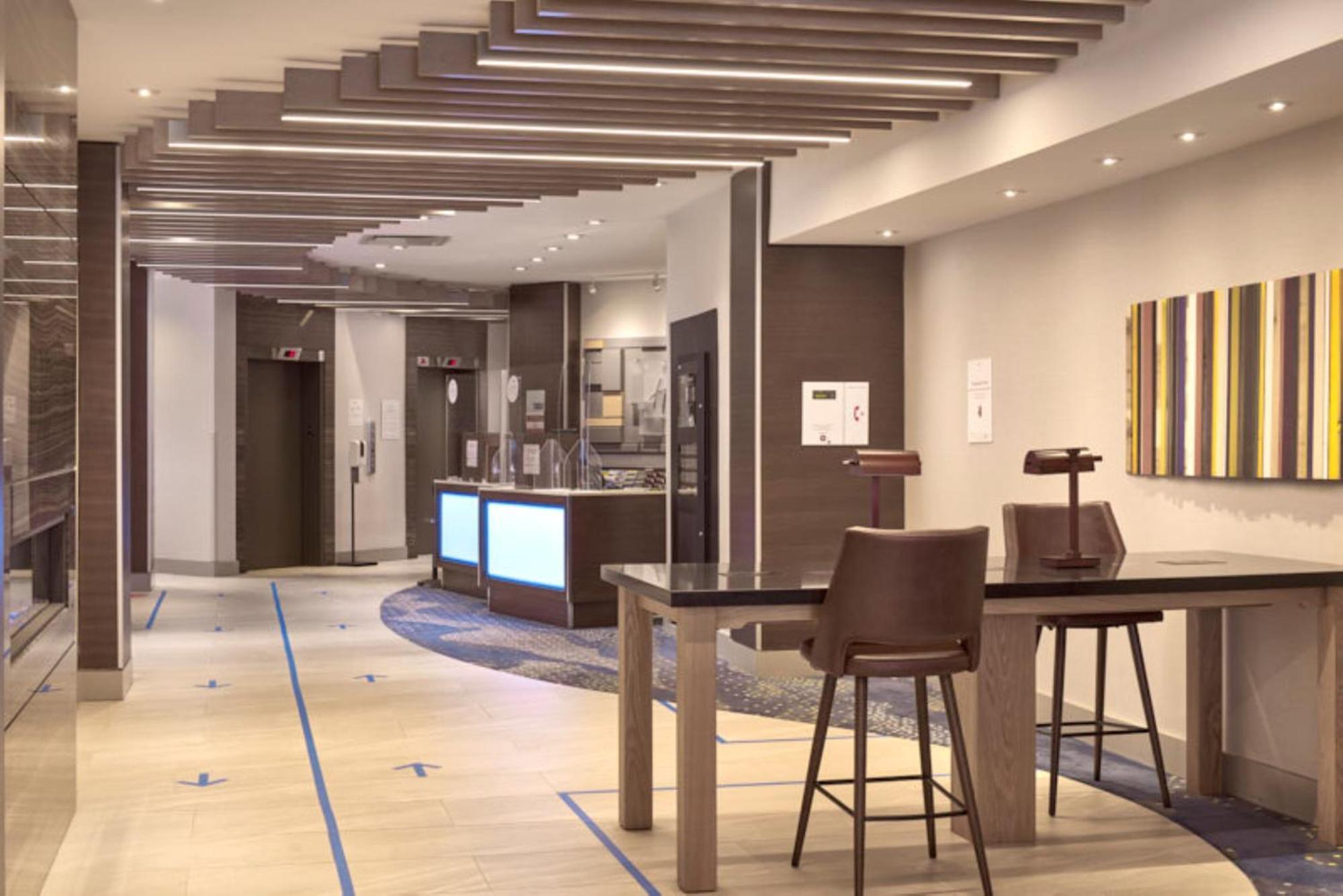 Holiday Inn Express Vancouver-Metrotown Burnaby Extérieur photo